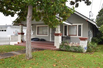 166 N Cambridge St in Orange, CA - Building Photo - Building Photo