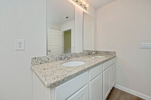 2835 Patriot Rdg Dr in Crestview, FL - Building Photo