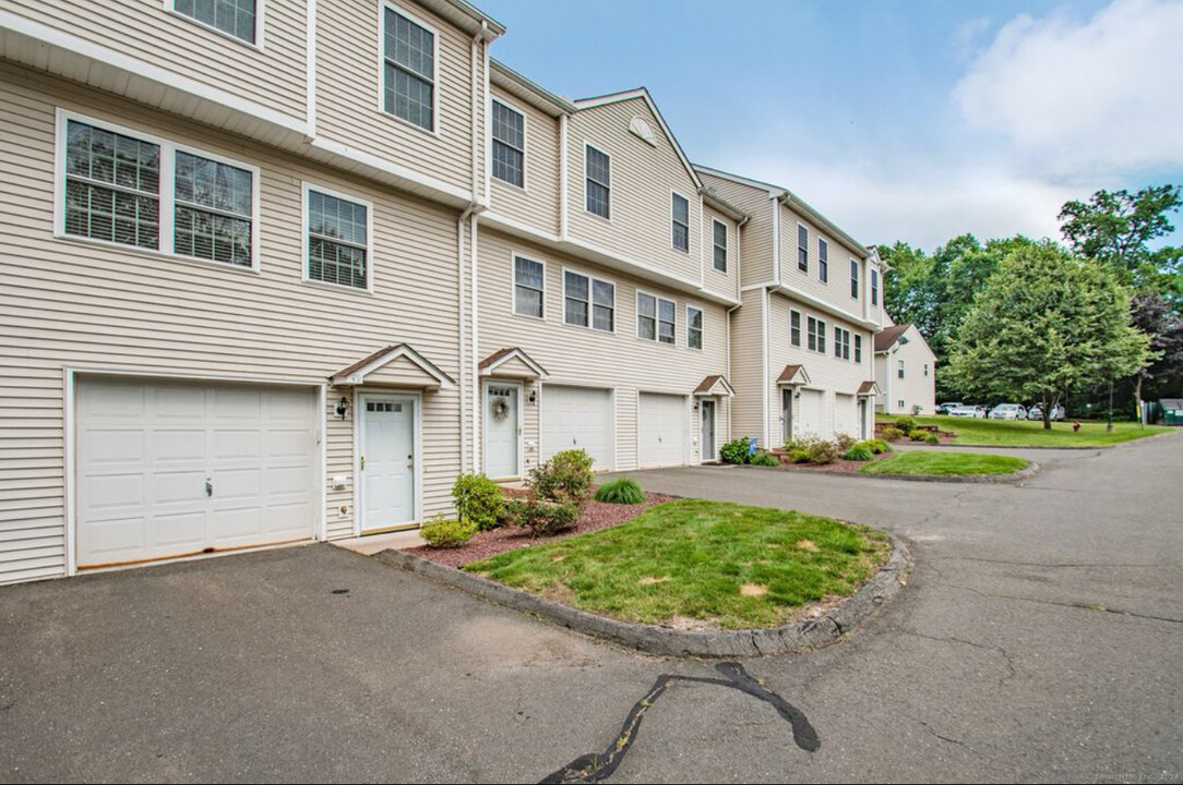 49 Marjorie Ln, Unit 49 in Manchester, CT - Building Photo