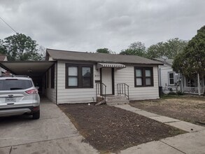 211 W Huff Ave, Unit Unit#A in San Antonio, TX - Building Photo - Building Photo