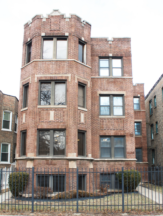 6 W 111th Pl in Chicago, IL - Building Photo