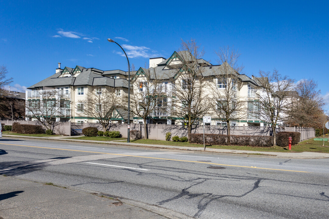 Semlin Gardens in Vancouver, BC - Building Photo