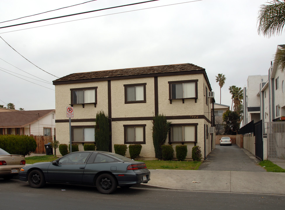 7224 Independence Ave in Canoga Park, CA - Building Photo