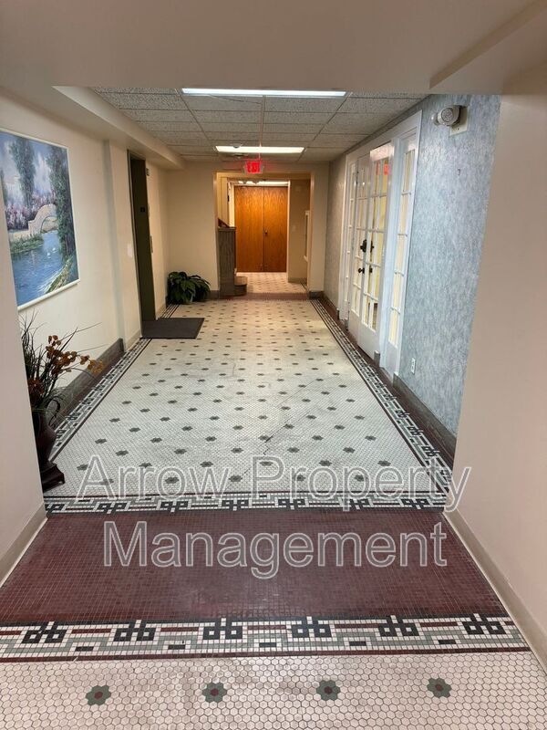 208 E 5th St in York, NE - Foto de edificio - Building Photo