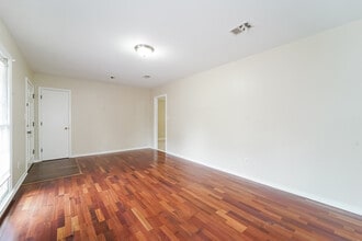 1527 Springridge Dr in Jackson, MS - Foto de edificio - Building Photo