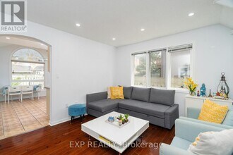 1453 Hemingford Ln in Mississauga, ON - Building Photo - Building Photo