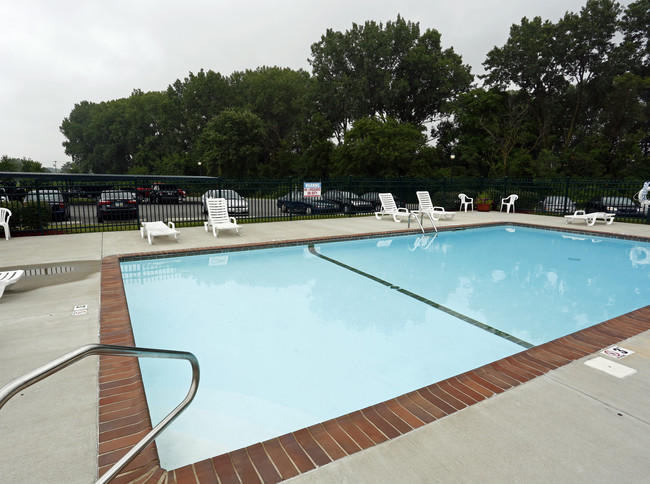 Maple Creek Apartments in Toledo, OH - Foto de edificio - Building Photo