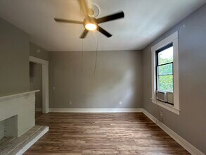 3049 Riverside Dr, Unit 2 in Cincinnati, OH - Foto de edificio - Building Photo