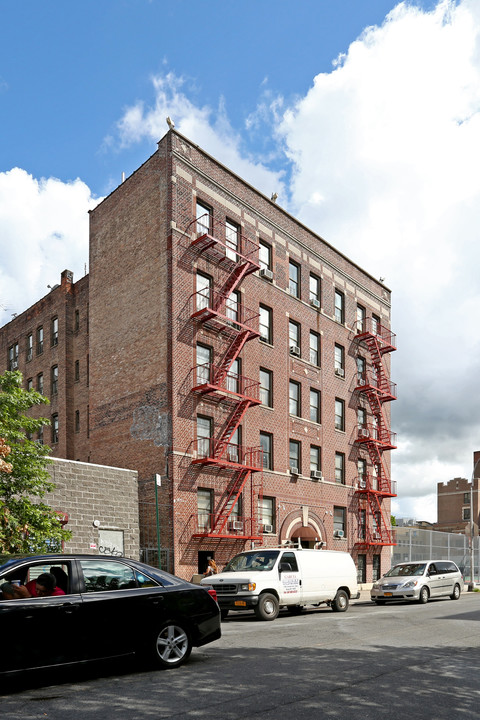 8-10 Vermilyea Ave in New York, NY - Foto de edificio