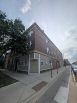 1941 W Augusta Blvd in Chicago, IL - Building Photo
