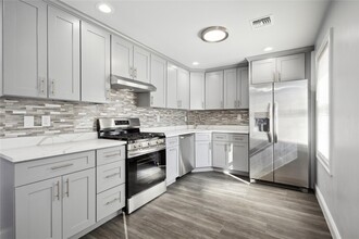 118 Forest Ave in Glen Cove, NY - Building Photo - Building Photo