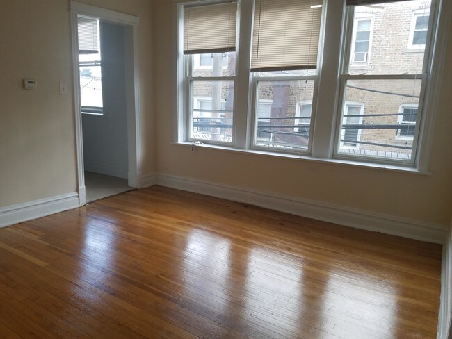 6250 S Western Ave in Chicago, IL - Building Photo - Building Photo