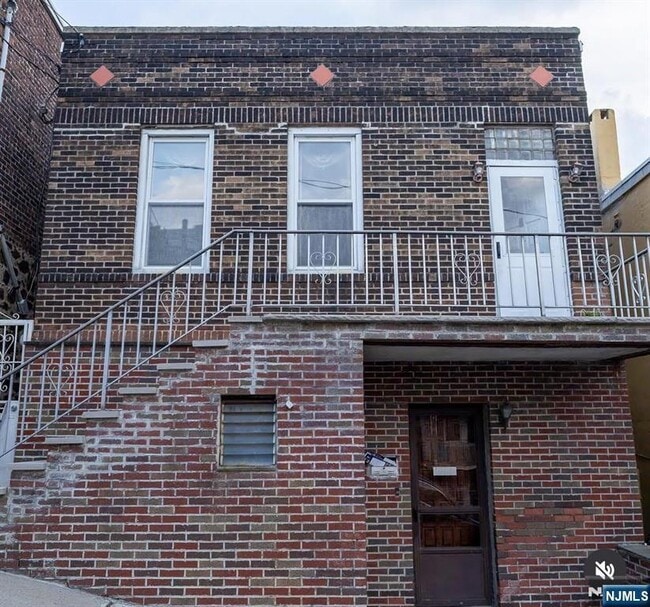 property at 1211 Hillside Pl