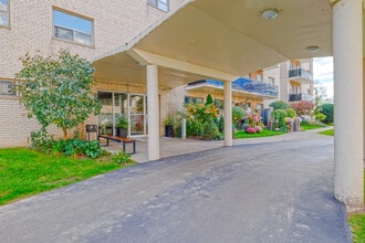 Lynnwood Place 19 in Brantford, ON - Building Photo - Building Photo