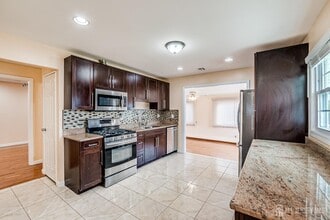 174 Winthrop Rd in Edison, NJ - Building Photo - Building Photo
