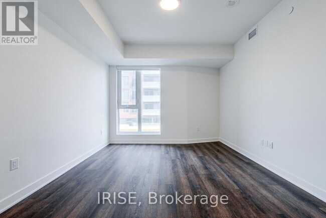 3030 Pharmacy Ave in Toronto, ON - Building Photo - Building Photo