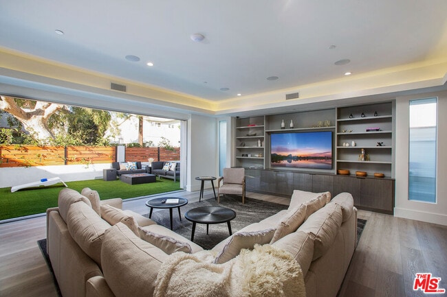 6066 Saturn St in Los Angeles, CA - Building Photo - Building Photo