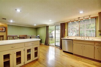 8203 Beaver Brook Ln in Austin, TX - Building Photo - Building Photo