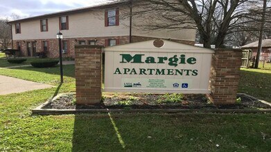 400 Elm St in Leesburg, OH - Building Photo - Building Photo