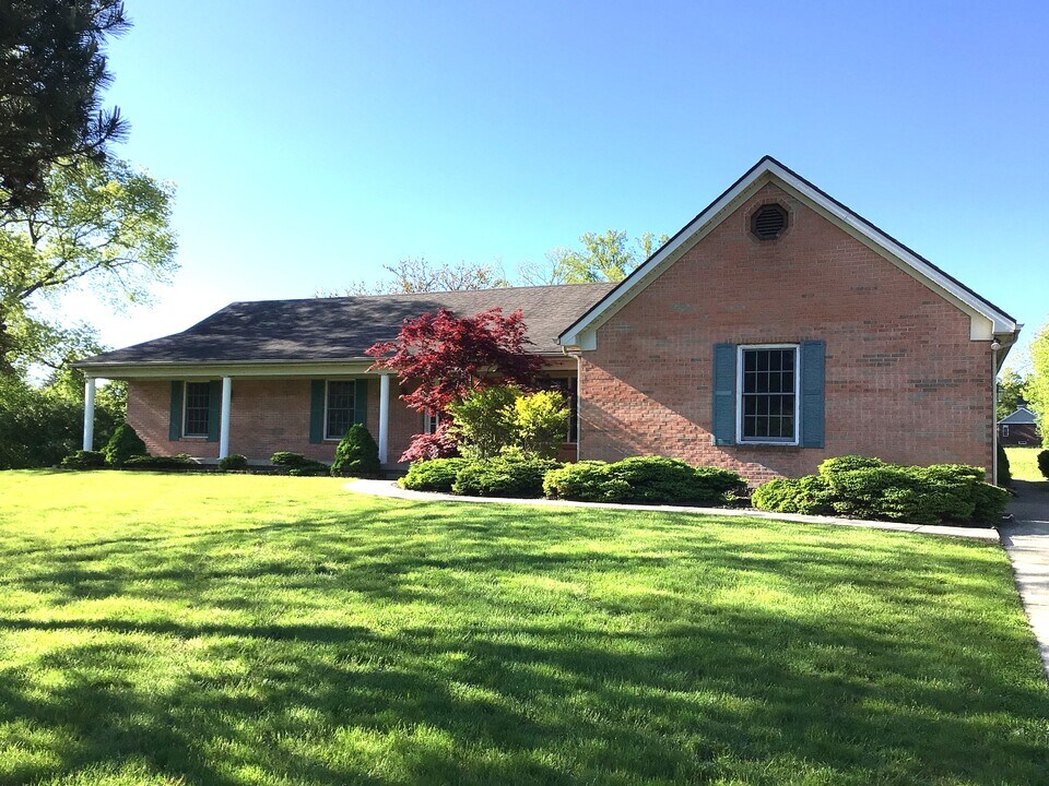 1330 Fairway Ct in Miamisburg, OH - Building Photo