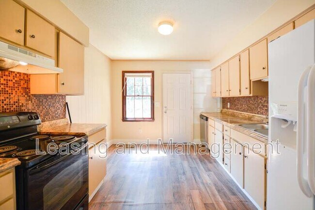 1045 Harbor View Rd in Charleston, SC - Building Photo - Building Photo