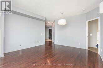 235-2235 Sherway Gardens Rd in Toronto, ON - Building Photo - Building Photo
