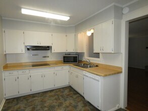 4801 NW 61st St in Kansas City, MO - Building Photo - Building Photo