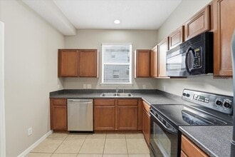 182 Chippendale Terrace in Oviedo, FL - Building Photo - Building Photo