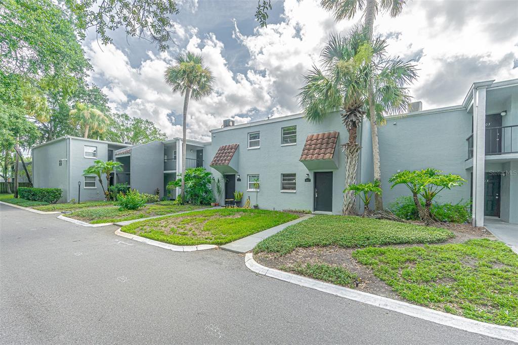 2818 Somerset Park Dr in Tampa, FL - Foto de edificio