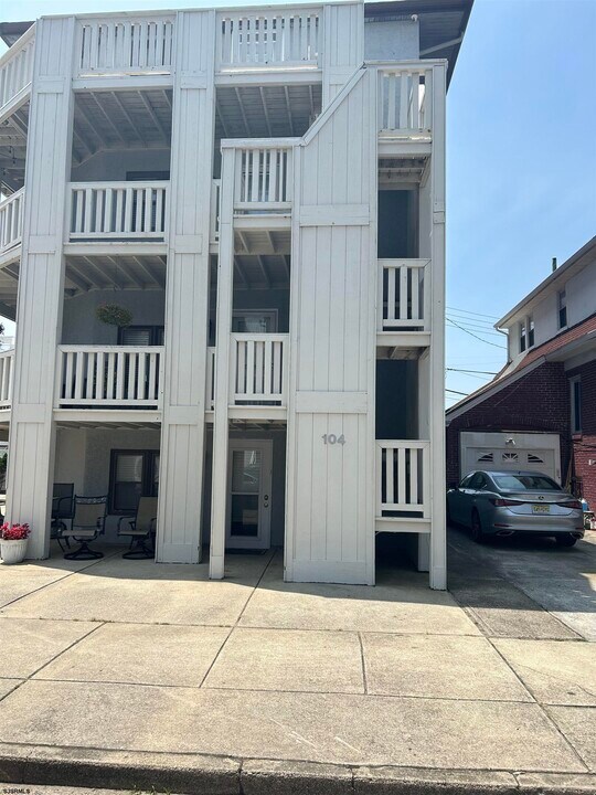 104 S Frankfort Ave in Ventnor City, NJ - Building Photo