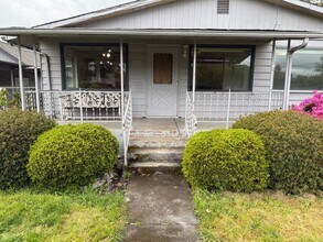 2650 N 31st St in Springfield, OR - Building Photo - Building Photo