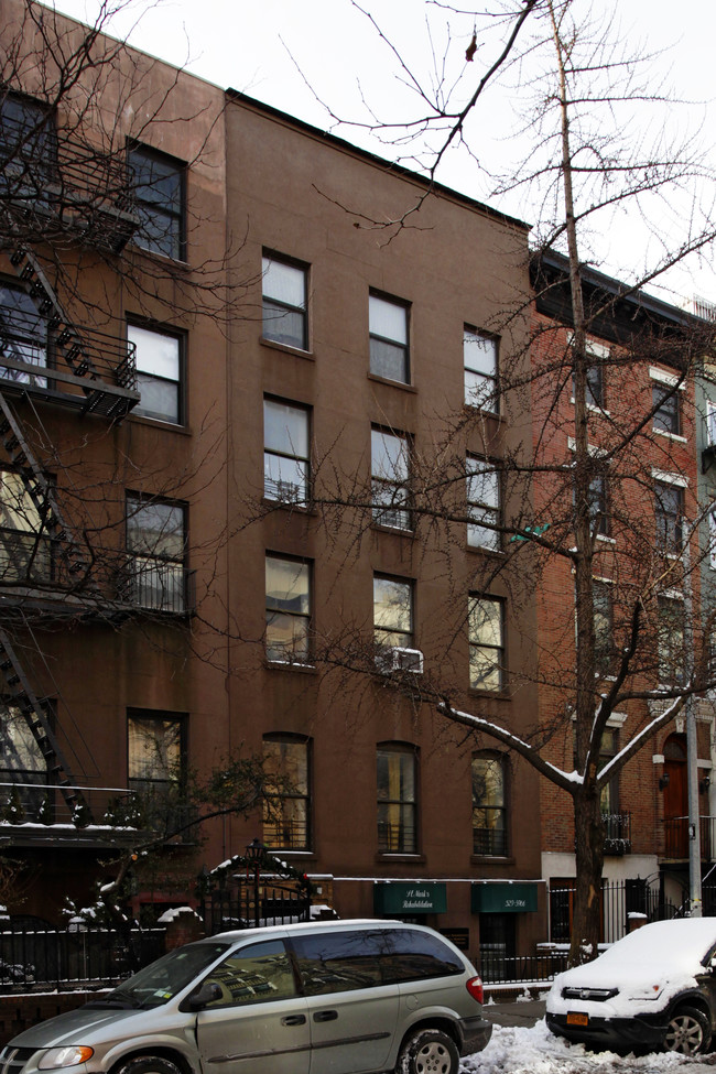 44 St Marks Pl in New York, NY - Foto de edificio - Building Photo