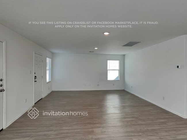 5933 Antonio Pl in Seguin, TX - Foto de edificio - Building Photo