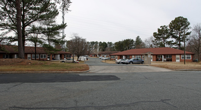 Woodridge Apartments in Burlington, NC - Building Photo - Building Photo