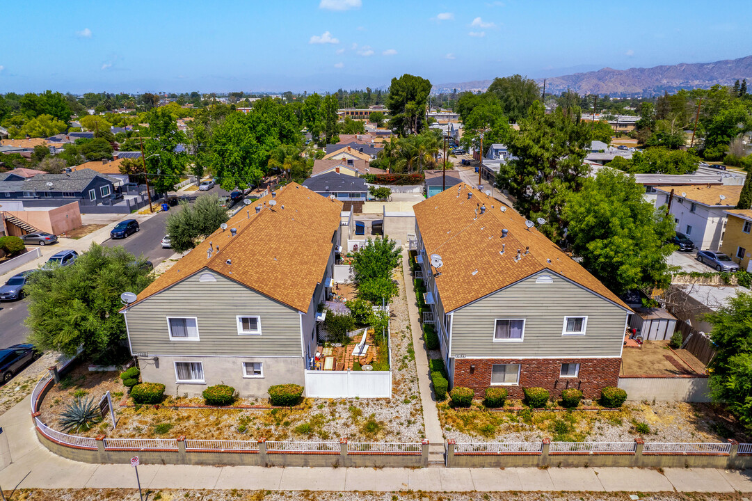 10617 Oxnard St in North Hollywood, CA - Building Photo