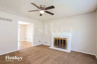 415 NE Carriage St in Lee's Summit, MO - Building Photo - Building Photo