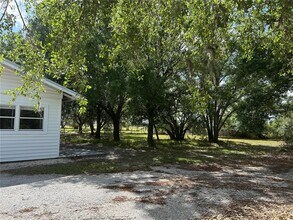 1950 Bern Creek Loop in Sarasota, FL - Building Photo - Building Photo