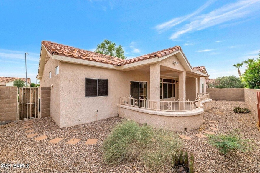 15413 W Domingo Ln in Sun City West, AZ - Foto de edificio