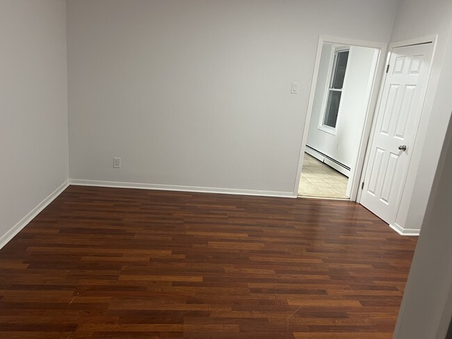 4 Columbus St, Unit 2nd floor right in Bloomfield, NJ - Building Photo - Building Photo
