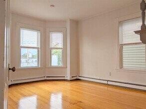 392 Washington St, Unit 3 in Somerville, MA - Building Photo - Building Photo