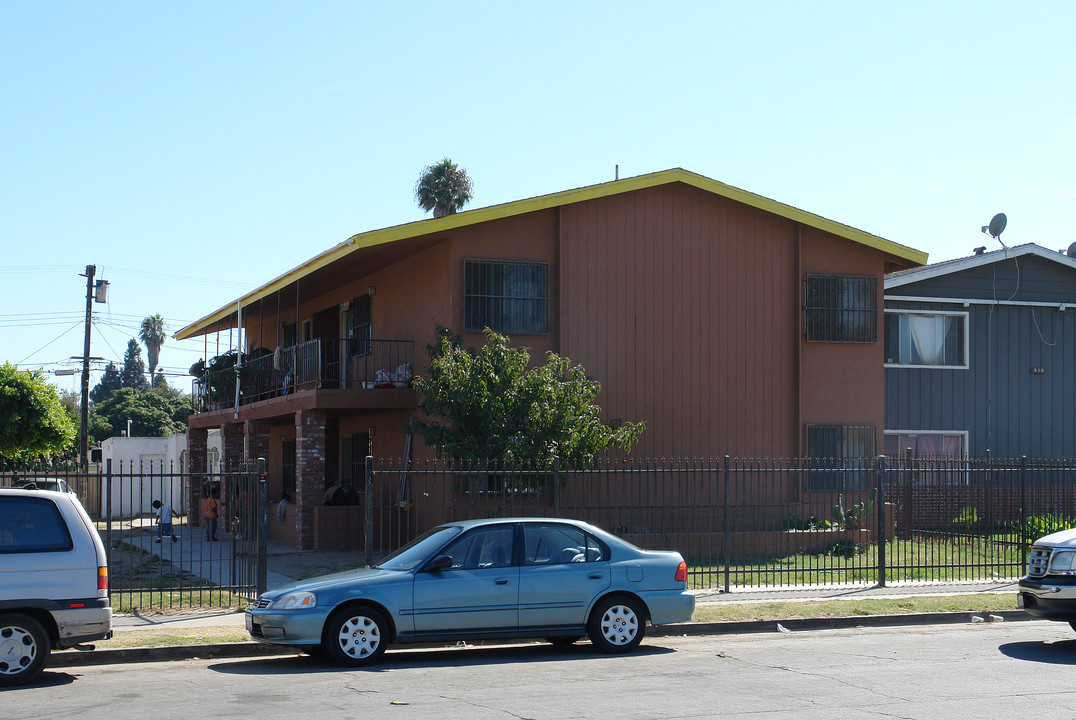 900 Cedar Ct in Oxnard, CA - Foto de edificio