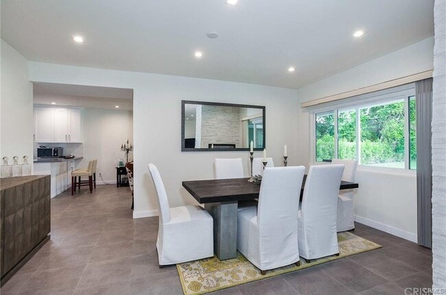 6236 Capistrano Ave in Los Angeles, CA - Building Photo - Building Photo