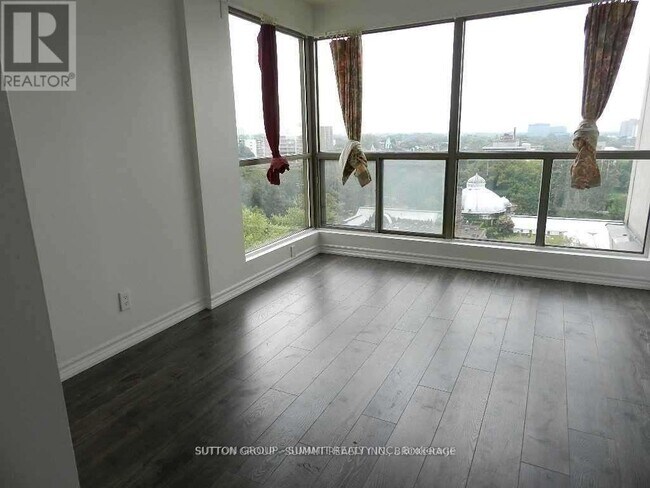 298 Jarvis St in Toronto, ON - Building Photo - Building Photo