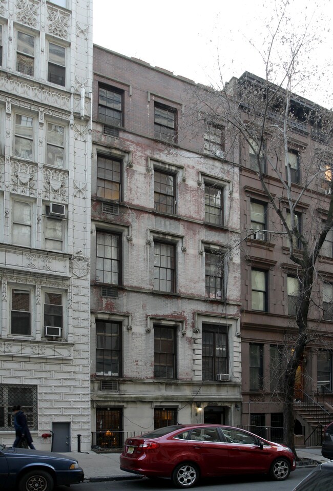 128 W 73rd St in New York, NY - Building Photo - Building Photo