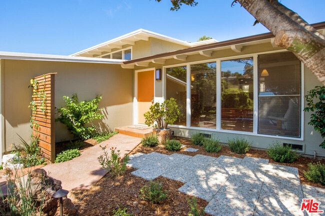 694 San Lorenzo St in Santa Monica, CA - Building Photo - Building Photo
