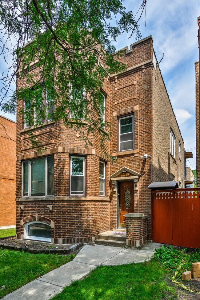 property at 4249 N Francisco Ave