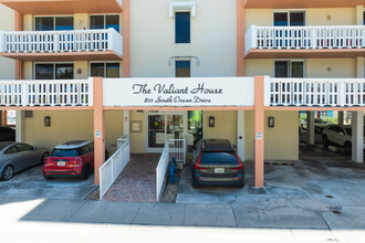 Valiant House in Hollywood, FL - Building Photo - Building Photo