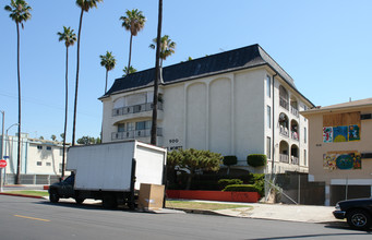 St Moritz in Los Angeles, CA - Building Photo - Building Photo