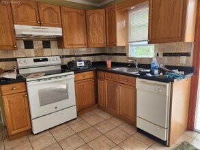 26 Long Beach Dr in Sound Beach, NY - Building Photo - Building Photo