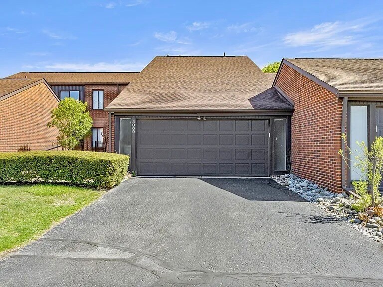 3069 Lindenwood Dr in Dearborn, MI - Building Photo